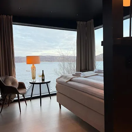 Aurora Sea Resort *